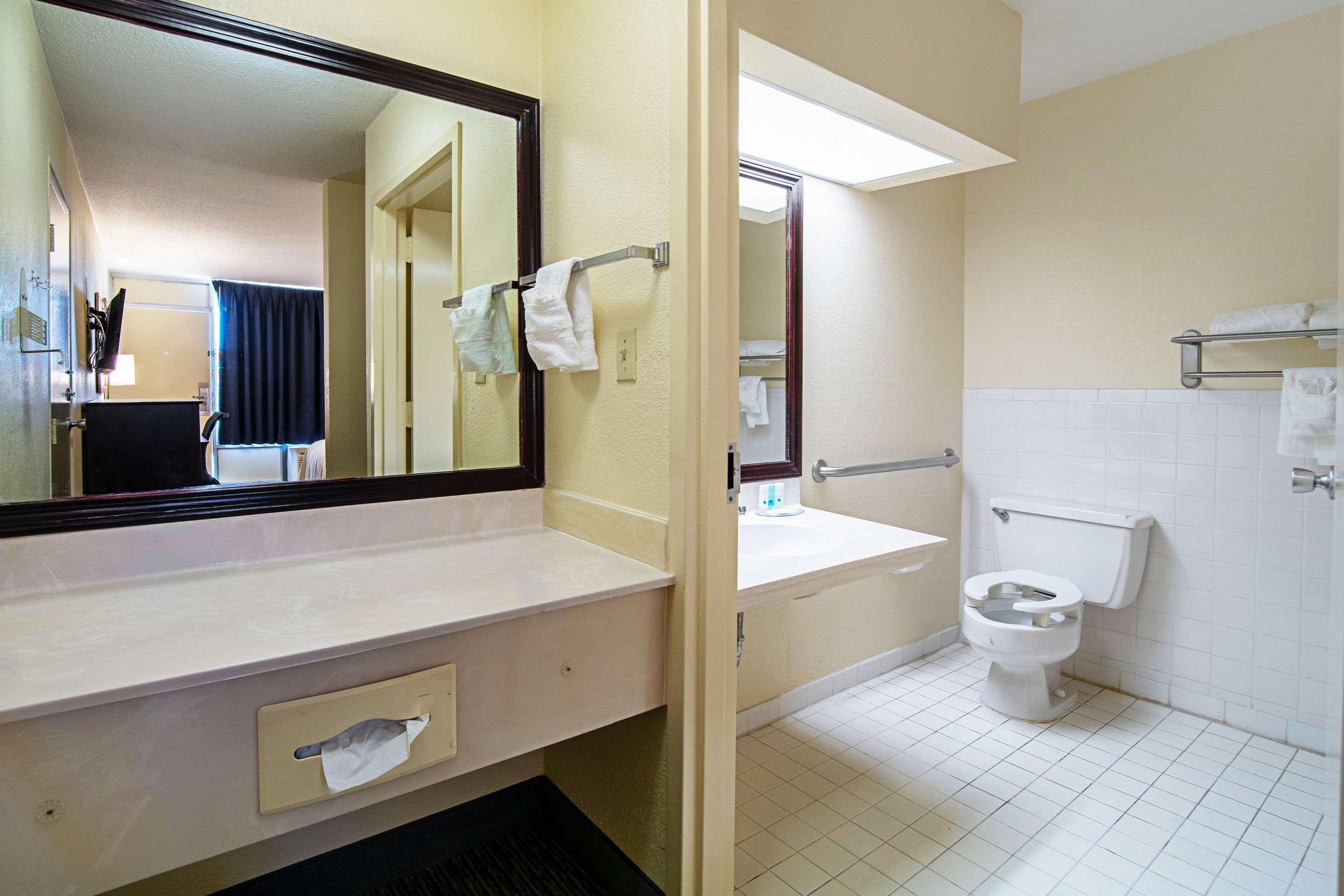 Quality Inn St George I-95 St. George Exterior photo
